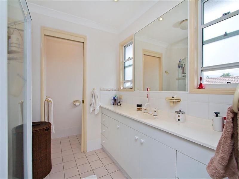 28 Christa Way, Benowa QLD 4217