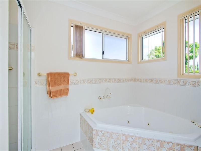 28 Christa Way, Benowa QLD 4217