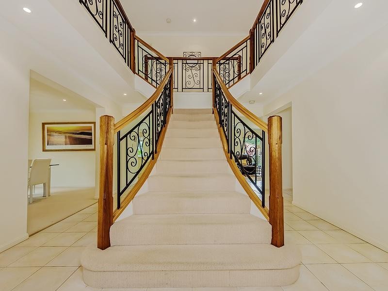 27 Crestwood Drive, Molendinar QLD 4214