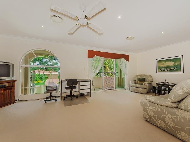 27 Crestwood Drive, Molendinar QLD 4214