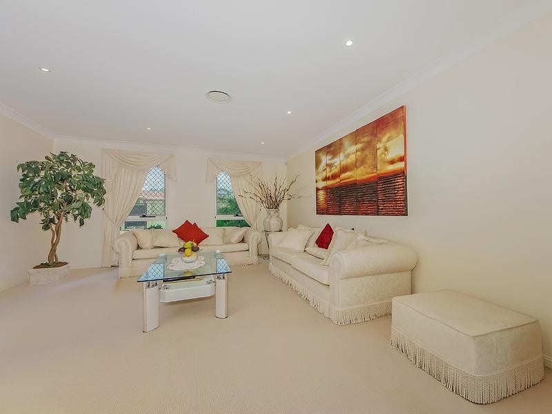 27 Crestwood Drive, Molendinar QLD 4214