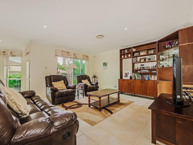 27 Crestwood Drive, Molendinar QLD 4214