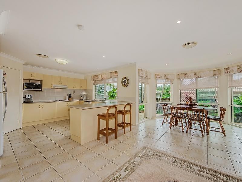 27 Crestwood Drive, Molendinar QLD 4214