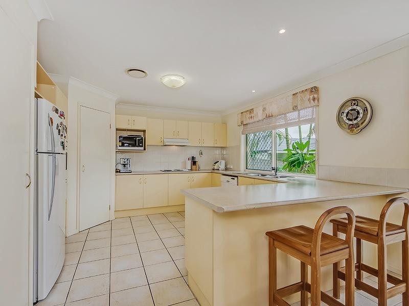 27 Crestwood Drive, Molendinar QLD 4214