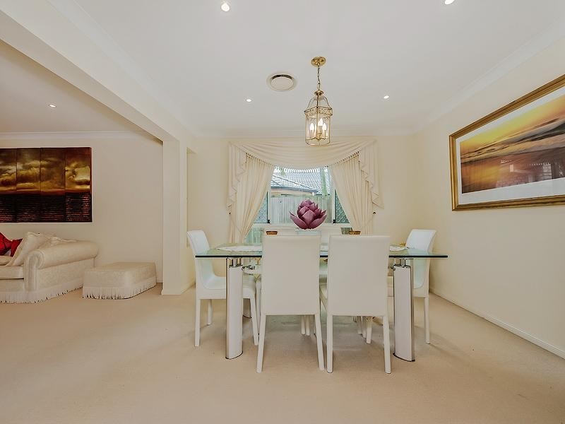 27 Crestwood Drive, Molendinar QLD 4214