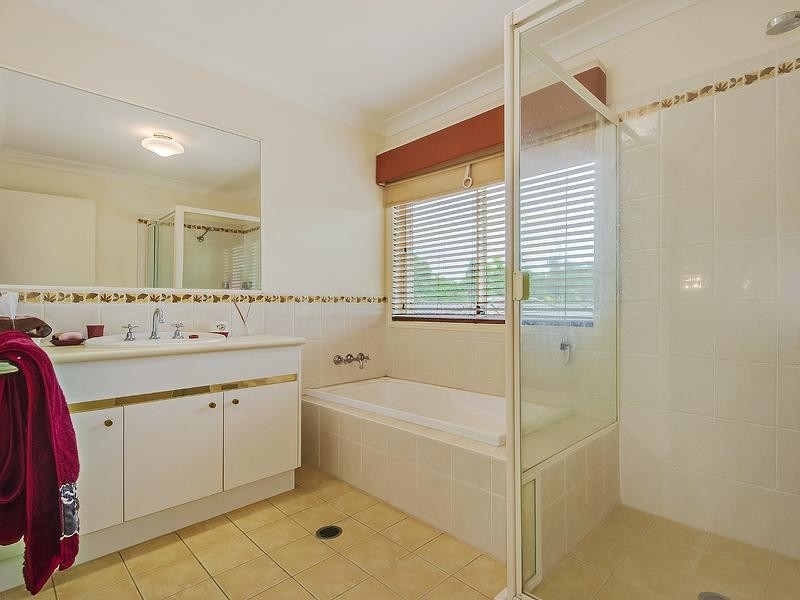 27 Crestwood Drive, Molendinar QLD 4214