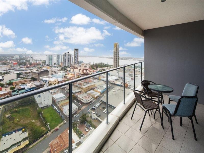 32207/9 Lawson Street, Southport QLD 4215