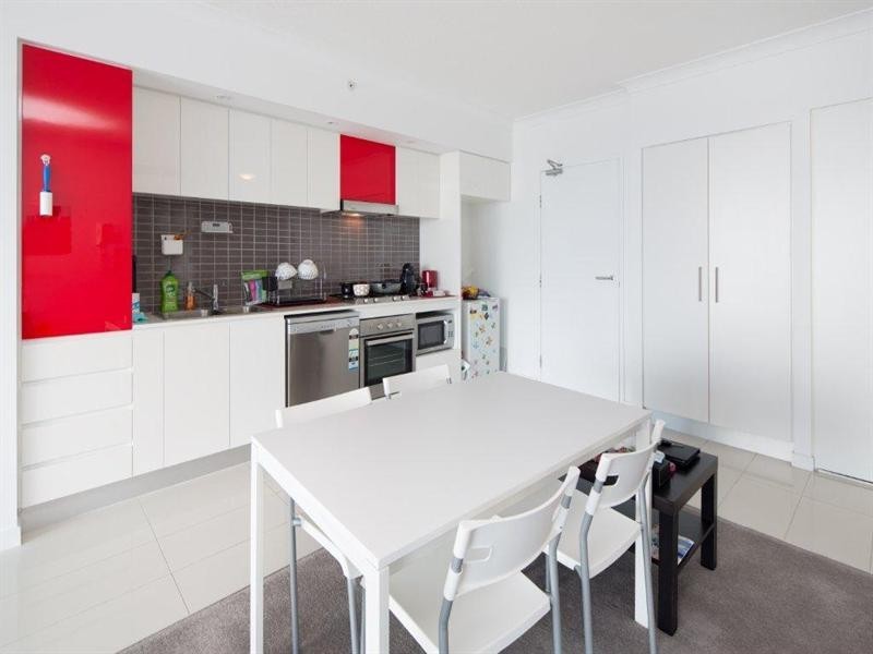 32207/9 Lawson Street, Southport QLD 4215