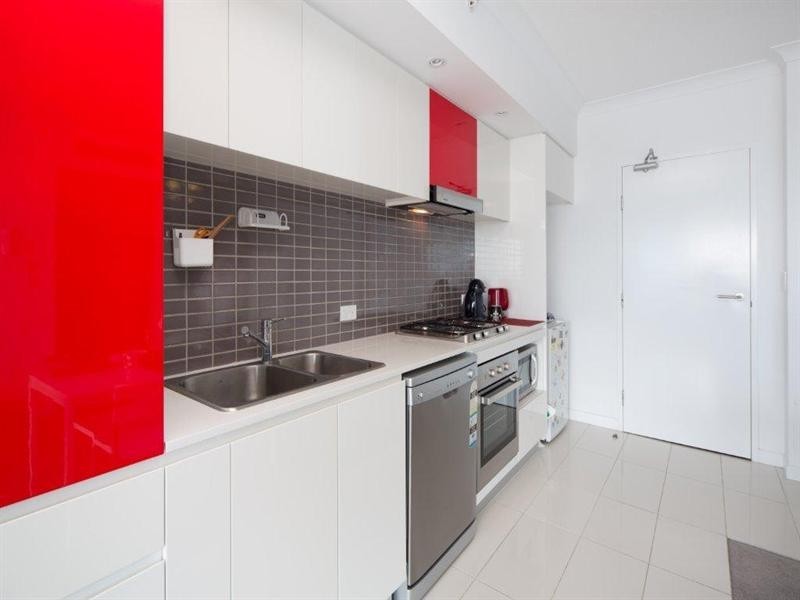 32207/9 Lawson Street, Southport QLD 4215