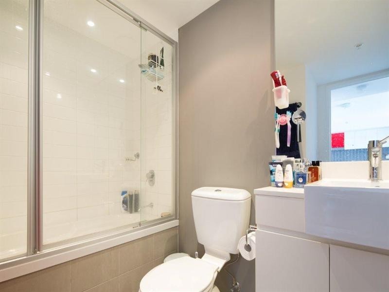 32207/9 Lawson Street, Southport QLD 4215