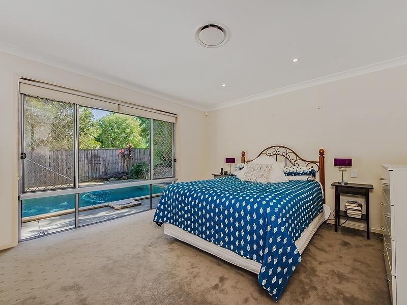 4 Riverbank Court, Ashmore QLD 4214