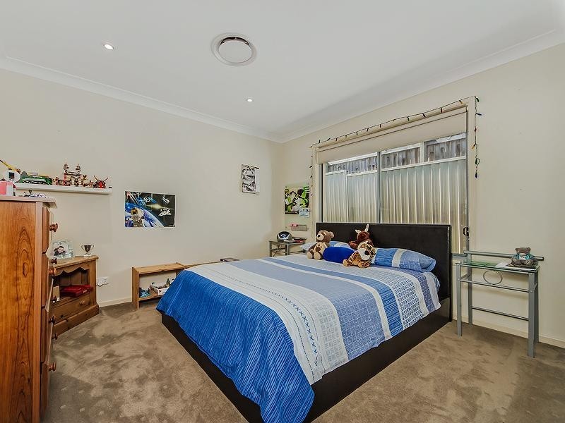 4 Riverbank Court, Ashmore QLD 4214