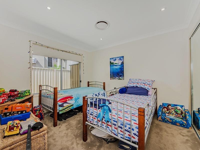 4 Riverbank Court, Ashmore QLD 4214