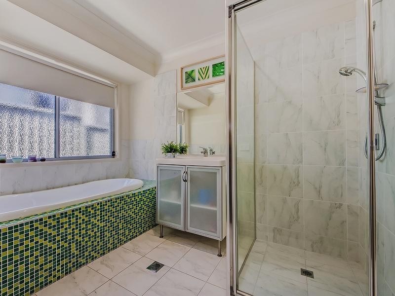 4 Riverbank Court, Ashmore QLD 4214