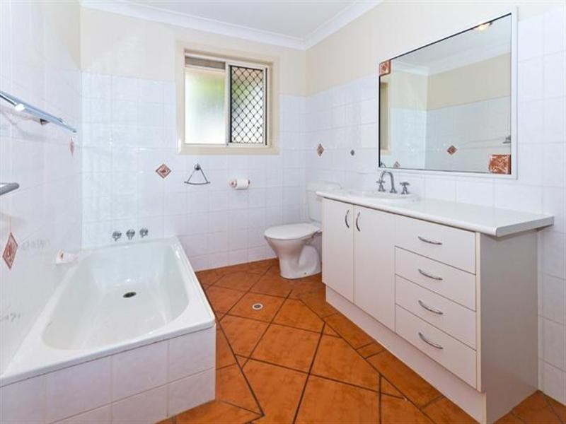 2 Mara Court, Ashmore QLD 4214