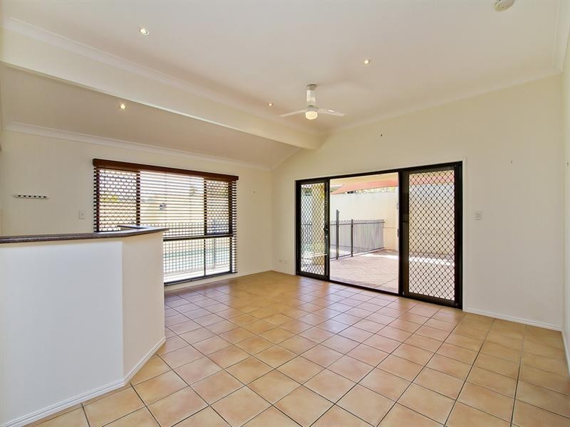 4 Little Hampton Court, Arundel QLD 4214