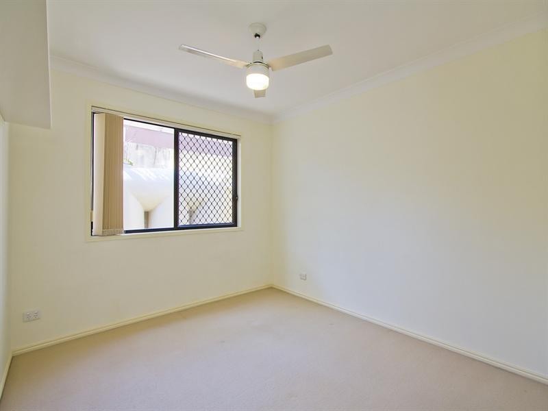 4 Little Hampton Court, Arundel QLD 4214