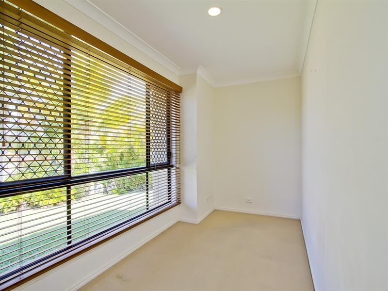 4 Little Hampton Court, Arundel QLD 4214