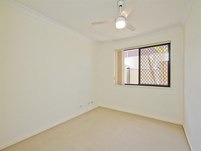 4 Little Hampton Court, Arundel QLD 4214