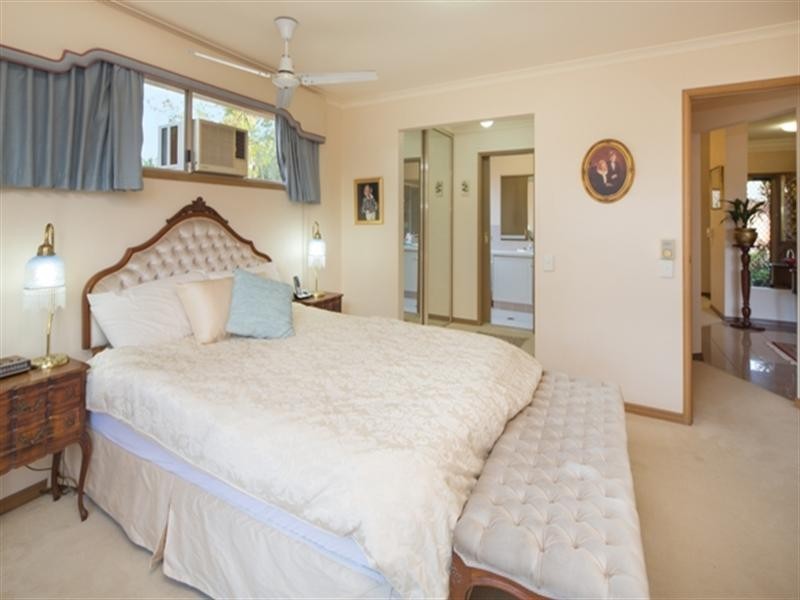 4 Mitcham Place, Robina QLD 4226