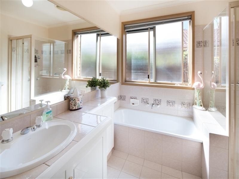 4 Mitcham Place, Robina QLD 4226