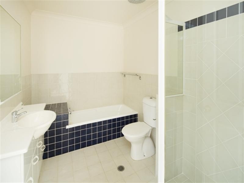 8/118 Ridgeway Avenue, Southport QLD 4215