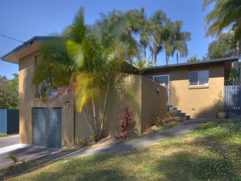 56 Kindra Avenue, Southport QLD 4215