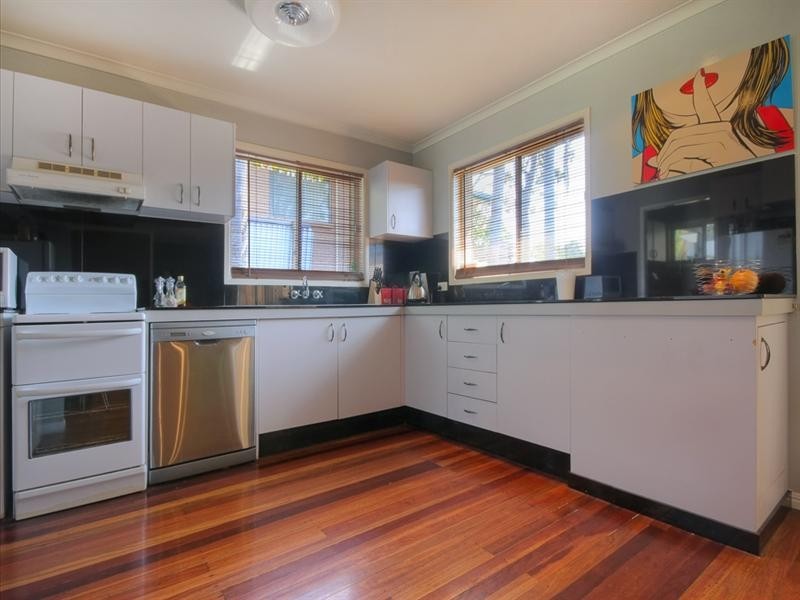 56 Kindra Avenue, Southport QLD 4215