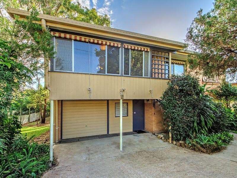 6 Hillview Parade, Ashmore QLD 4214