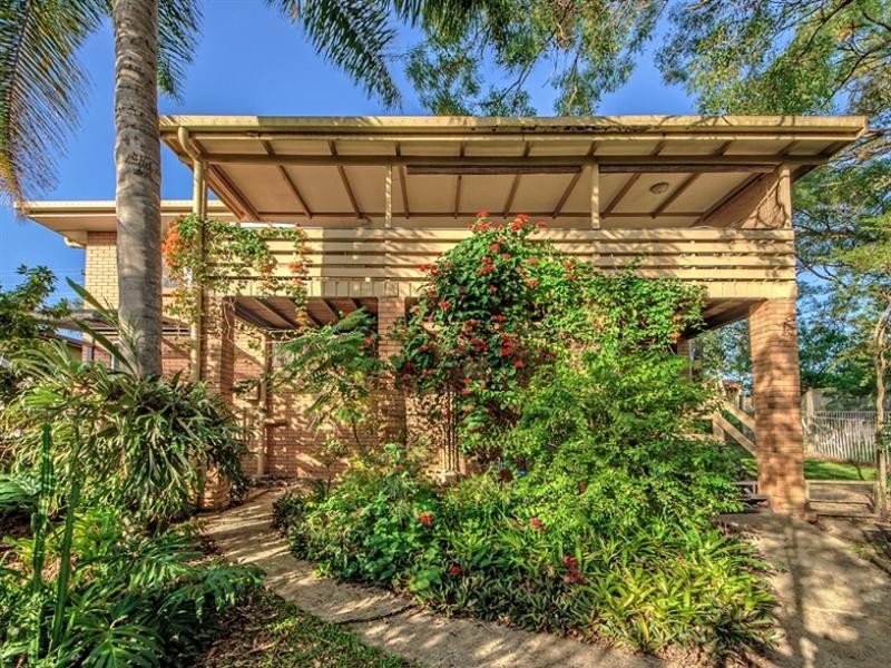 6 Hillview Parade, Ashmore QLD 4214