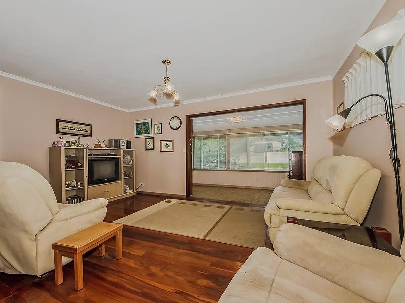 6 Hillview Parade, Ashmore QLD 4214