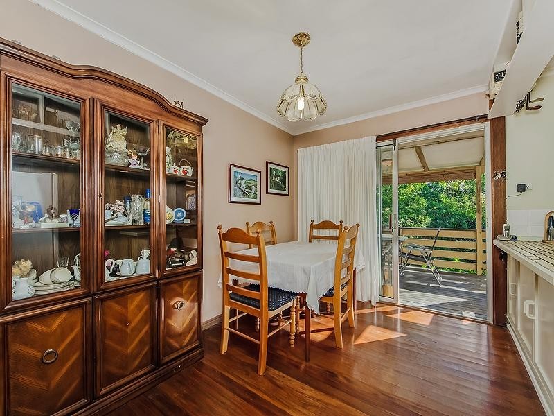 6 Hillview Parade, Ashmore QLD 4214