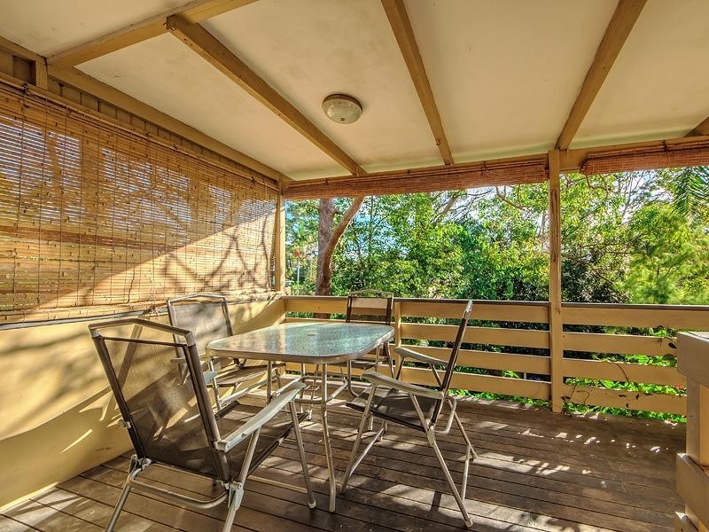 6 Hillview Parade, Ashmore QLD 4214