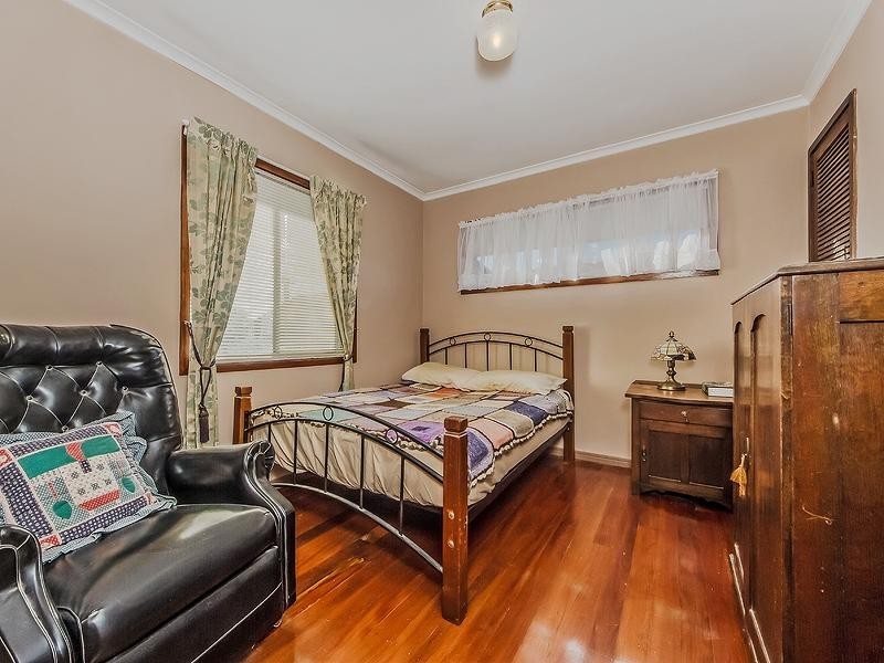 6 Hillview Parade, Ashmore QLD 4214