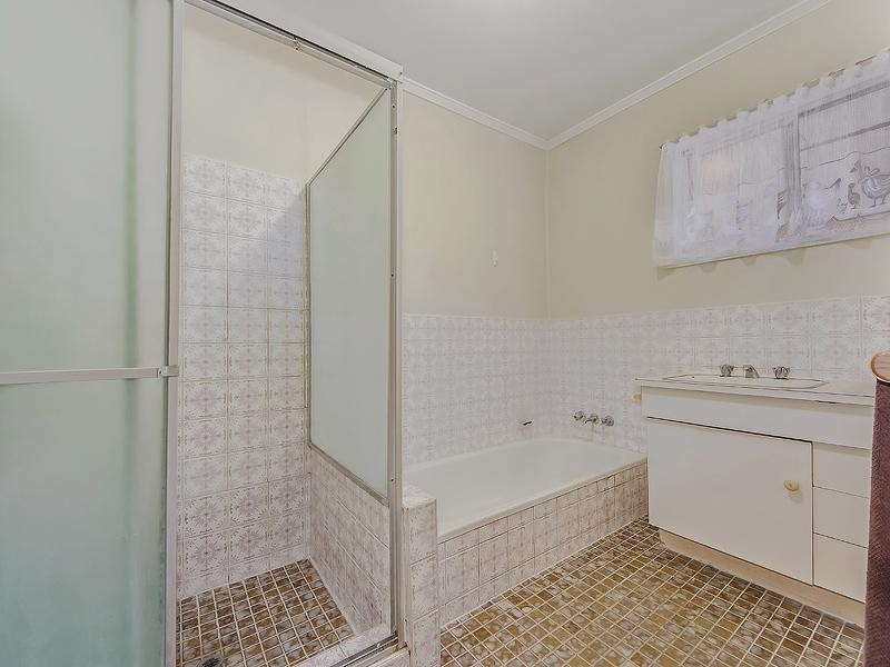 6 Hillview Parade, Ashmore QLD 4214