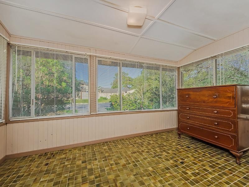 6 Hillview Parade, Ashmore QLD 4214