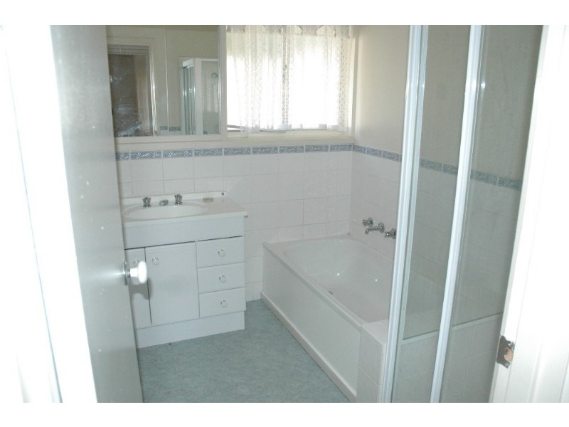 9 Lindsay Avenue, Sunbury VIC 3429