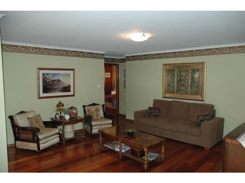 24 Holloway Close, Sunbury VIC 3429