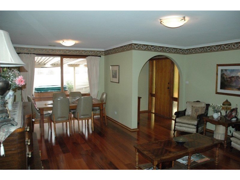 24 Holloway Close, Sunbury VIC 3429