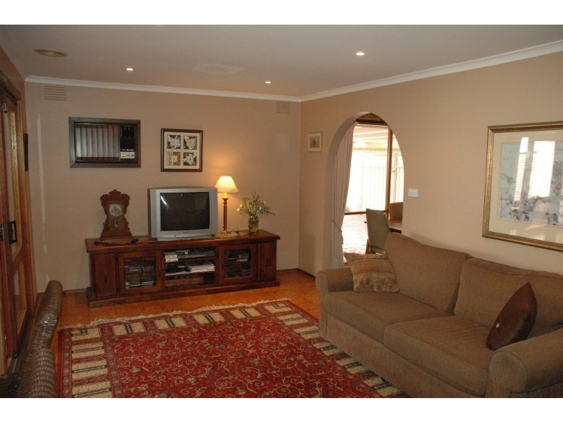 24 Holloway Close, Sunbury VIC 3429