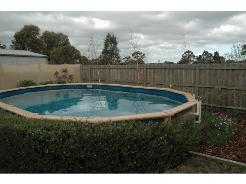 24 Holloway Close, Sunbury VIC 3429