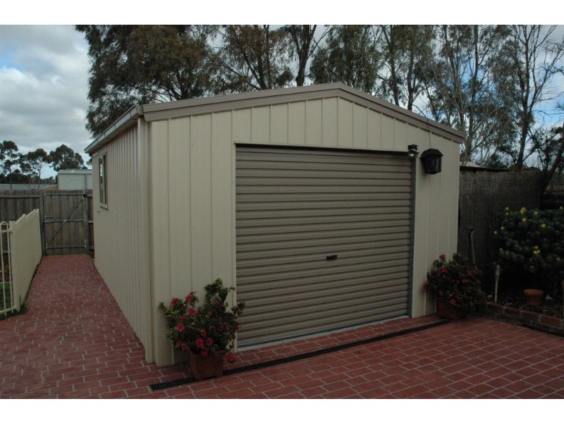 24 Holloway Close, Sunbury VIC 3429