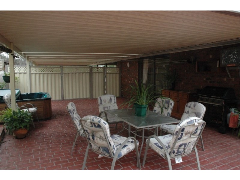 24 Holloway Close, Sunbury VIC 3429