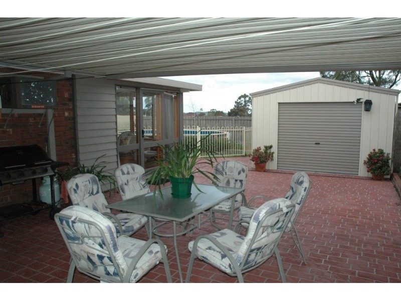 24 Holloway Close, Sunbury VIC 3429