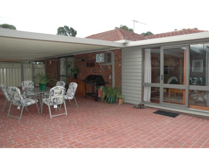 24 Holloway Close, Sunbury VIC 3429