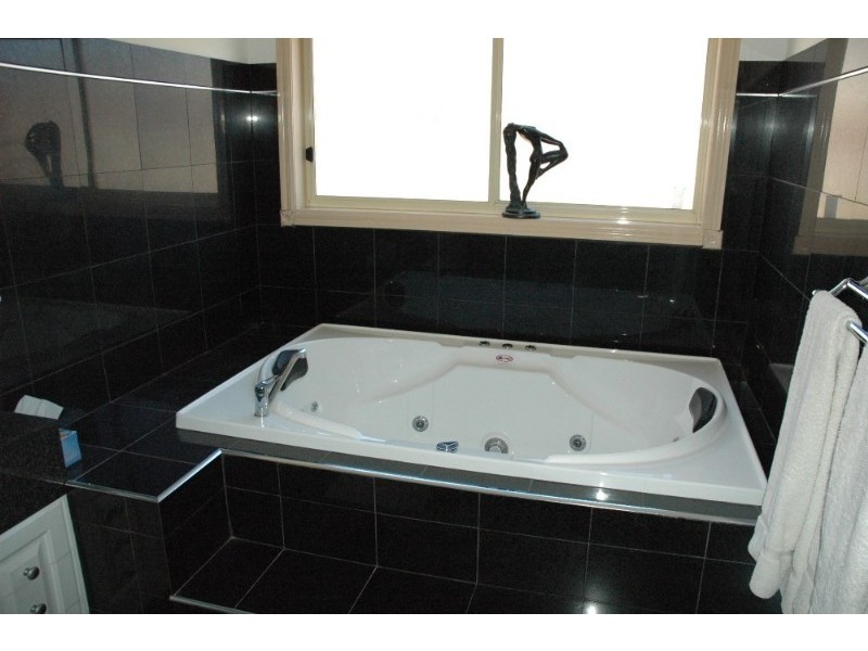 19 Orchardview Grove, Sunbury VIC 3429