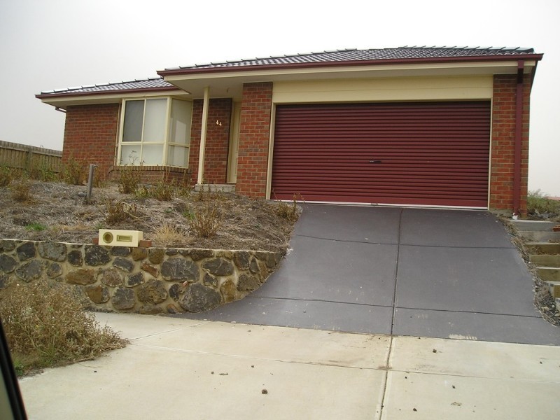 44 Backhaus Avenue, Sunbury VIC 3429