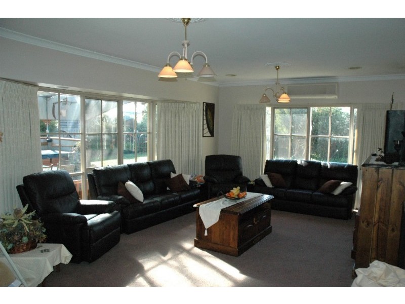 13 Bradman Drive, Sunbury VIC 3429