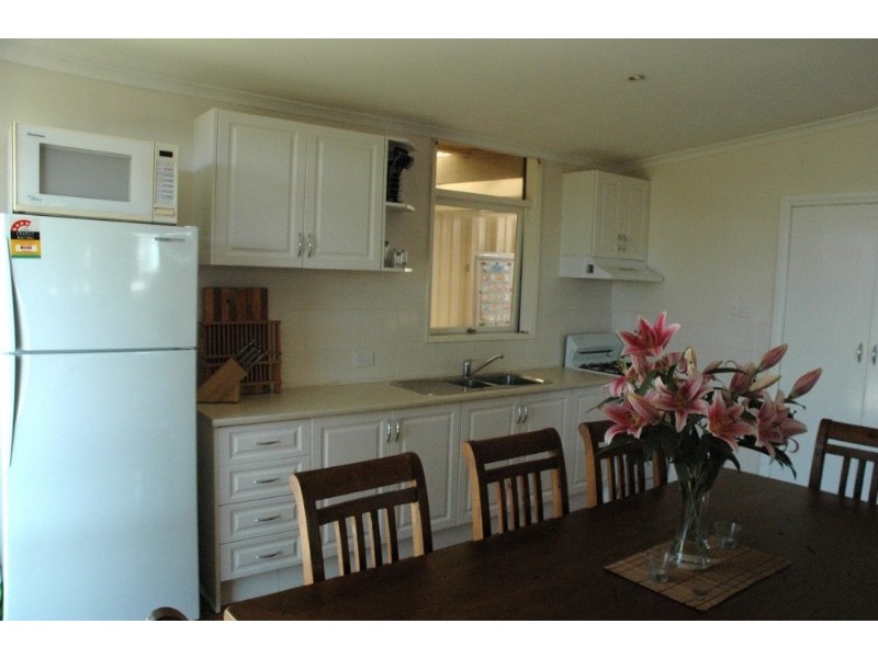 28 Flinders Street, Sunbury VIC 3429