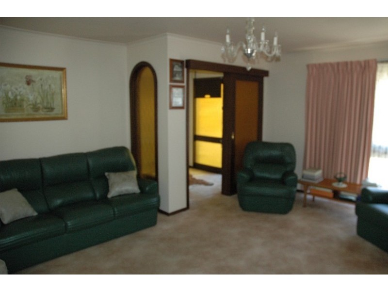 4 Ronald Court, Sunbury VIC 3429